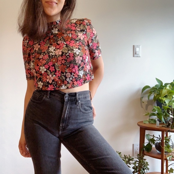 ⚡️3/$30⚡️So Sweet Floral Crop - Picture 1 of 3